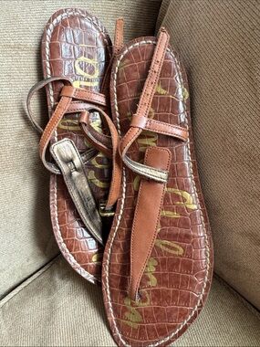 Sam Edelman Brown Leather T-Strap Croc-Embossed Sandals